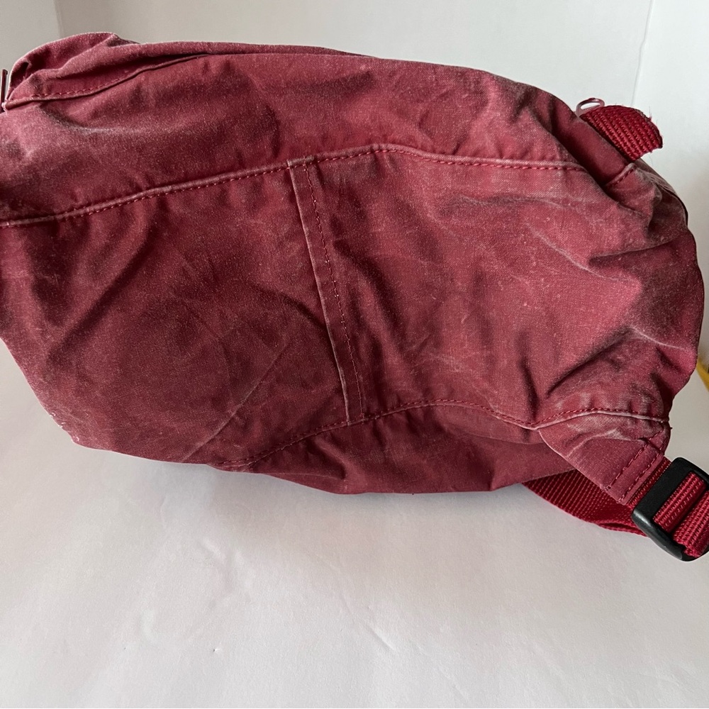 Fjallraven Kanken Classic Backpack - Picture 10 of 11
